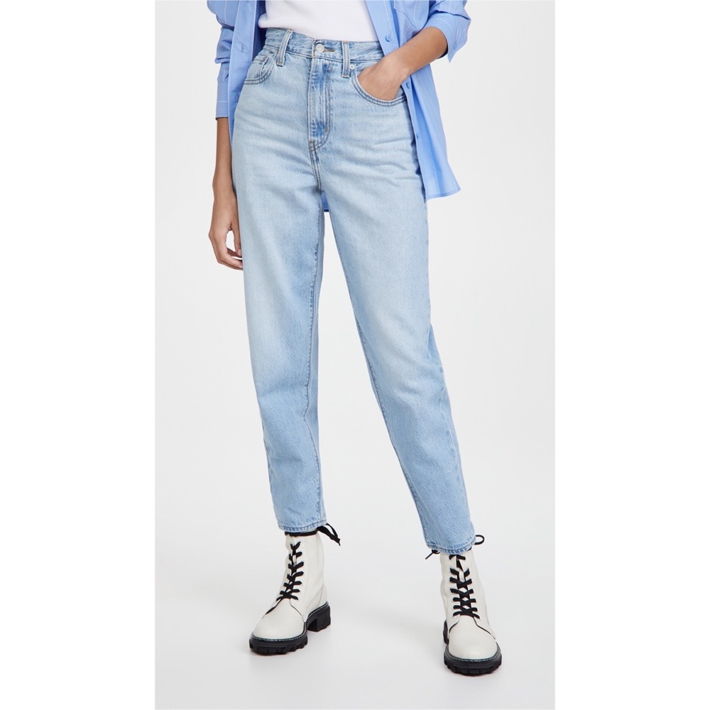New Aritzia Levi’s Ultra High Waist Mom Jeans